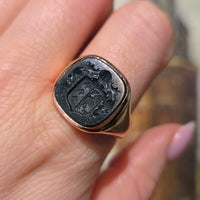 Vintage 18 carat gold signet ring with jasper intaglio