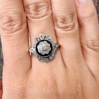 Antieke ring met onyx en diamant