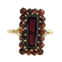 Rectangular garnet ring in 14 carat gold