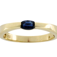 Single stone sapphire ring
