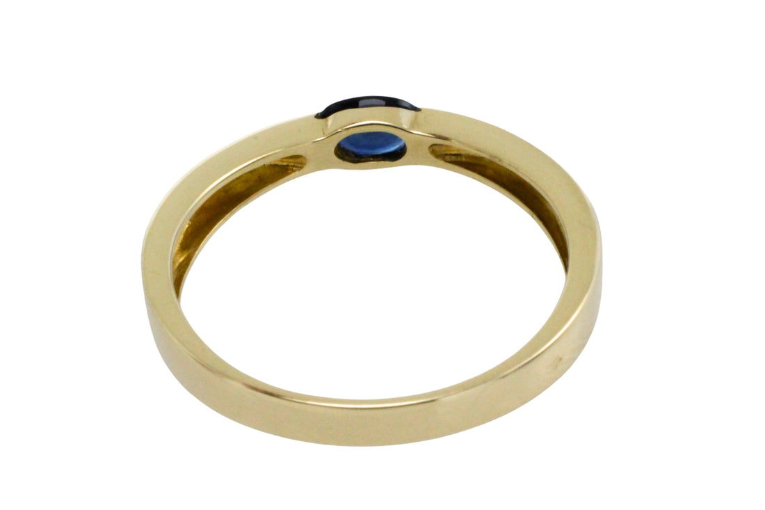 Single stone sapphire ring