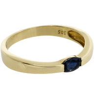 Single stone sapphire ring