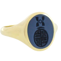 Vintage signet intaglio ring in 14 carat gold