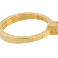 Diamond solitaire ring in 18 carat gold