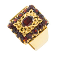 Vintage 14 carat gold ring with garnets