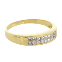 Princess cut diamond ring in 18 carat gold