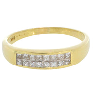 Princess cut diamond ring in 18 carat gold