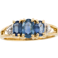 Three stone sapphire ring in 14 carat gold