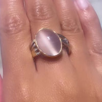 Gouden ring met maansteen en diamant in schuine zetting