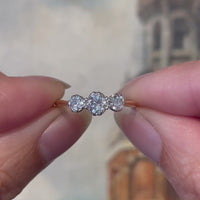 18 karaat gouden drie steens diamanten ring