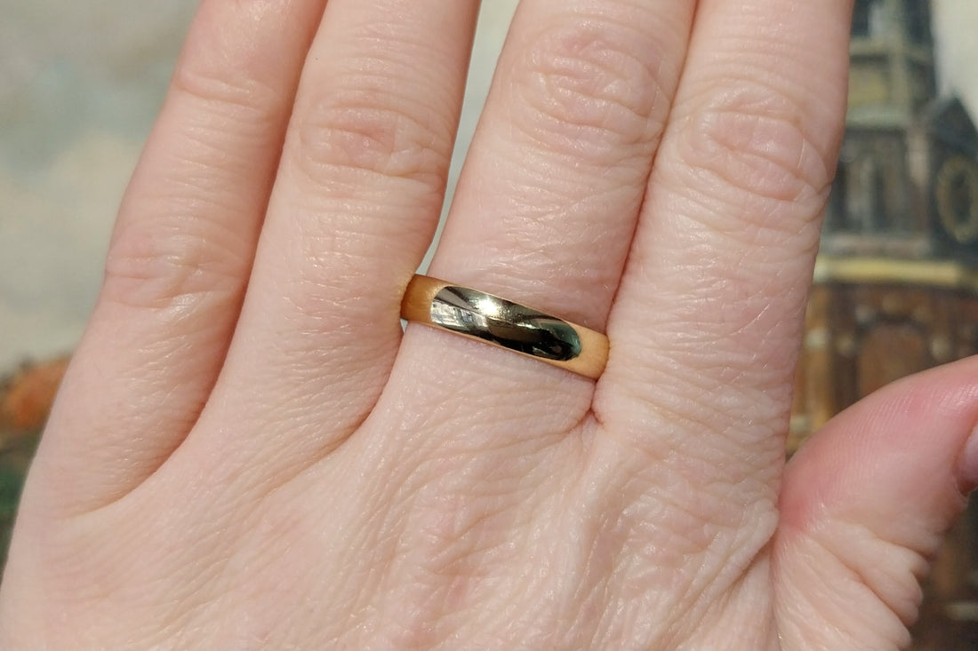 Vintage 14 carat gold wedding band