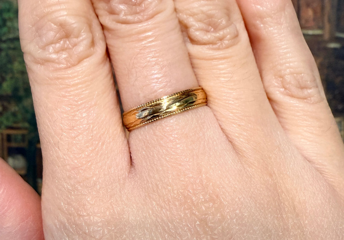 Vintage 18 carat gold band with motif-wedding rings-The Antique Ring Shop