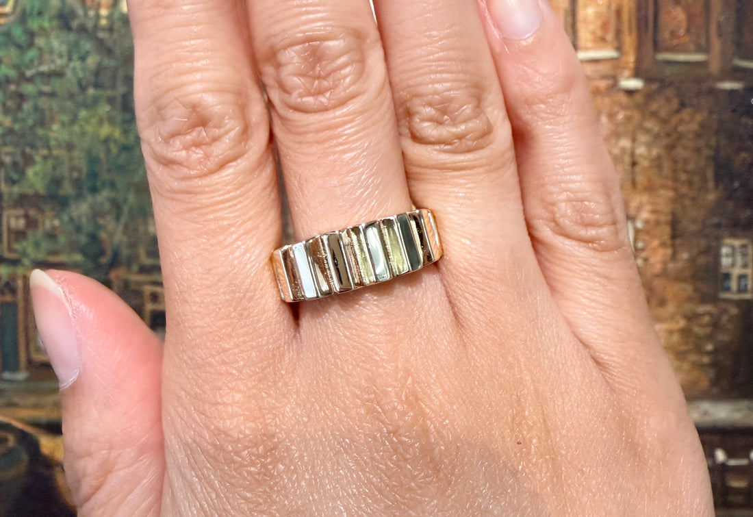 14 carat gold ribbed ring