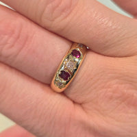 Robijn en oud geslepen diamanten gypsy ring uit 1905