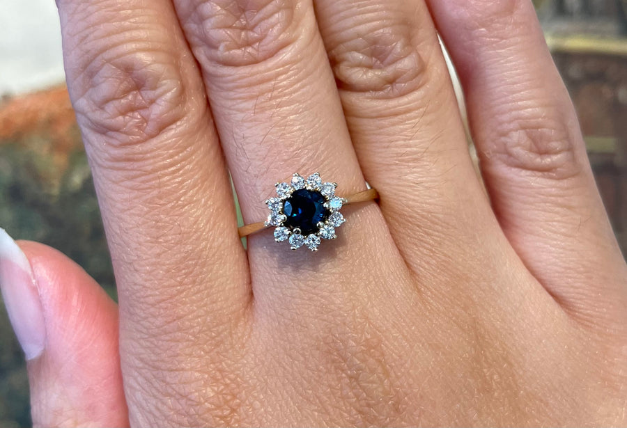 14 karaat gouden cluster ring met saffier en diamanten