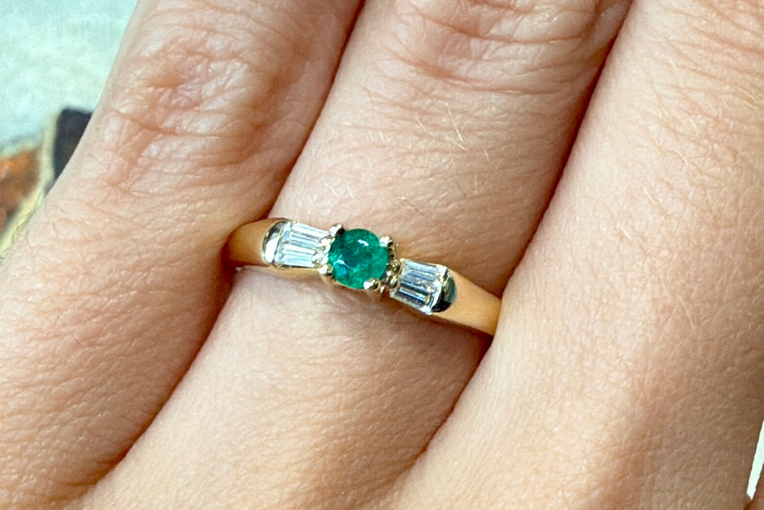 Emerald and baguette diamond ring in 18 carat gold