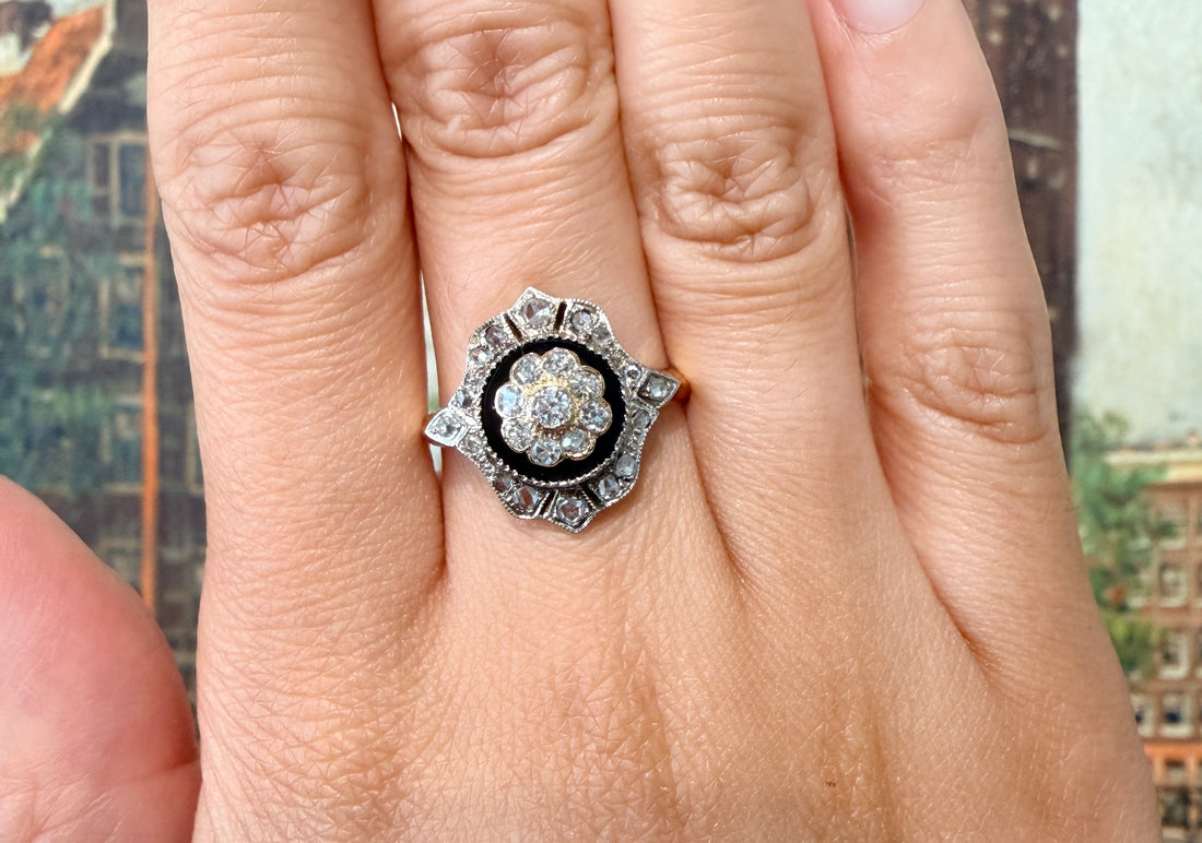 Antieke ring met onyx en diamant