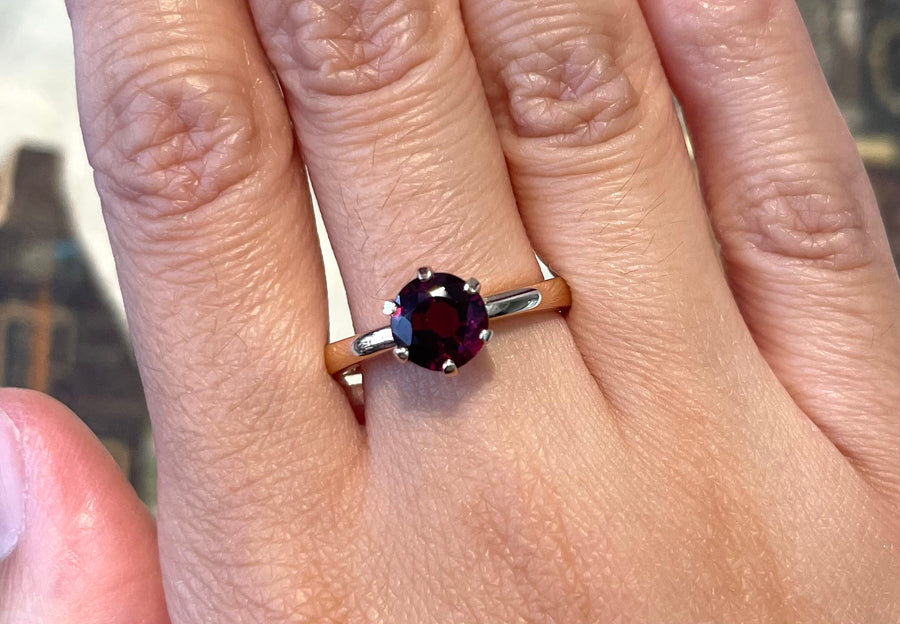 18 carat gold garnet solitaire ring