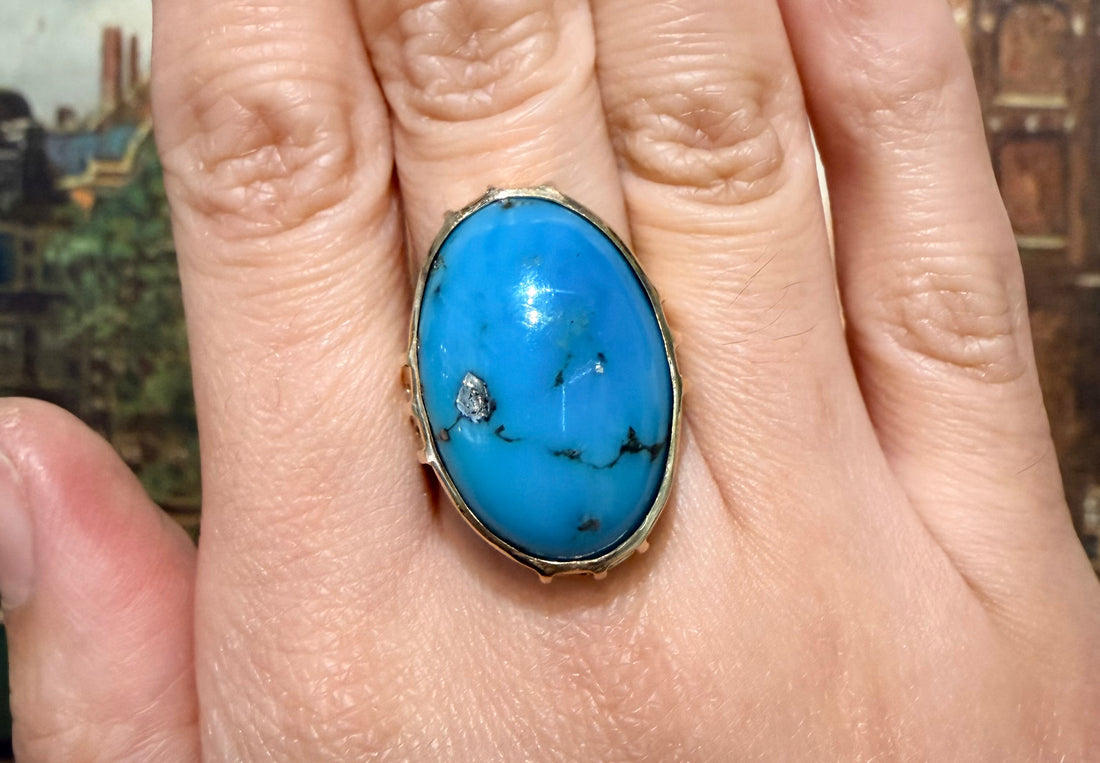 Cabochon turquoise ring in 14 carat gold