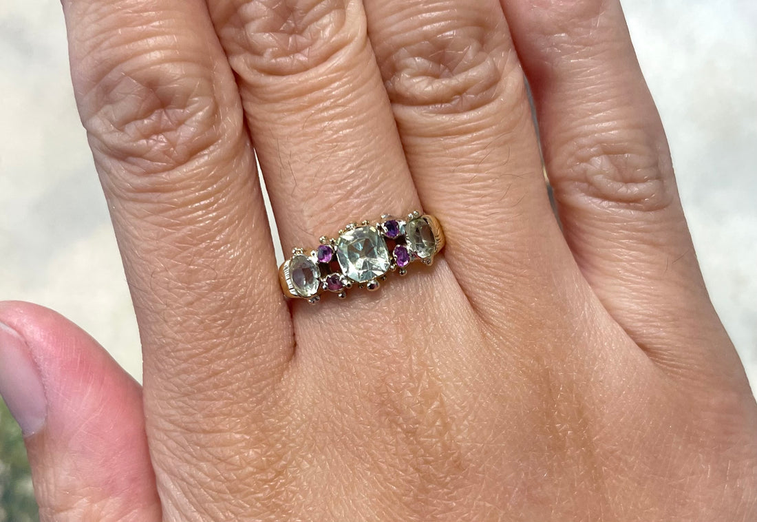 Victoriaanse ring met chrysoberyl en toermalijn