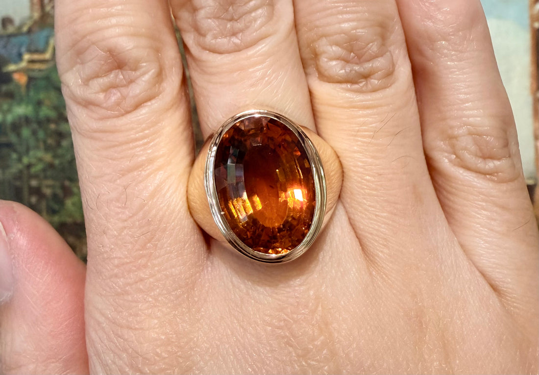 Oval Citrine ring in 14 carat gold