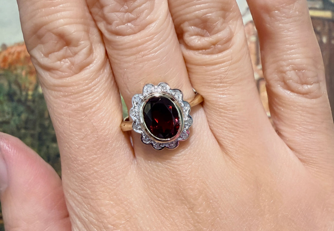 Garnets and diamond ring in 14 carat gold