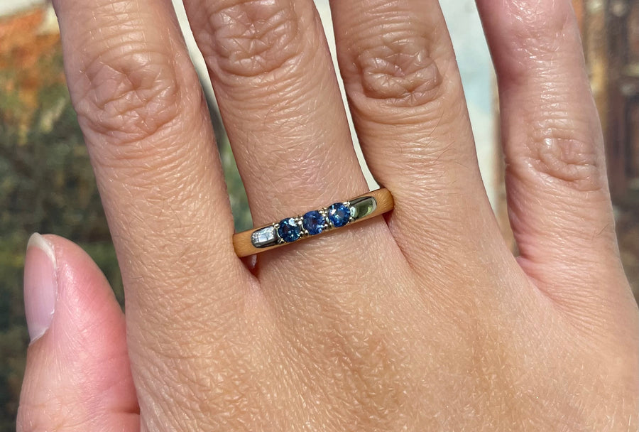 14 carat gold ring with sapphires