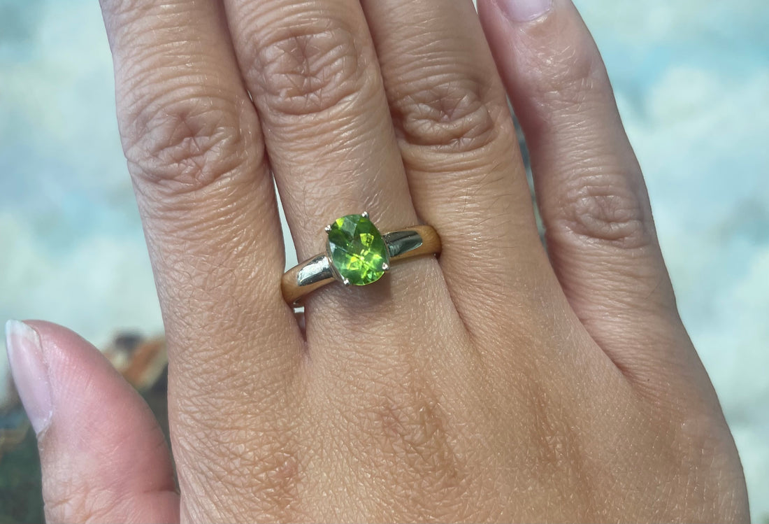 Peridot ring in 14 carat gold-Vintage Rings-The Antique Ring Shop