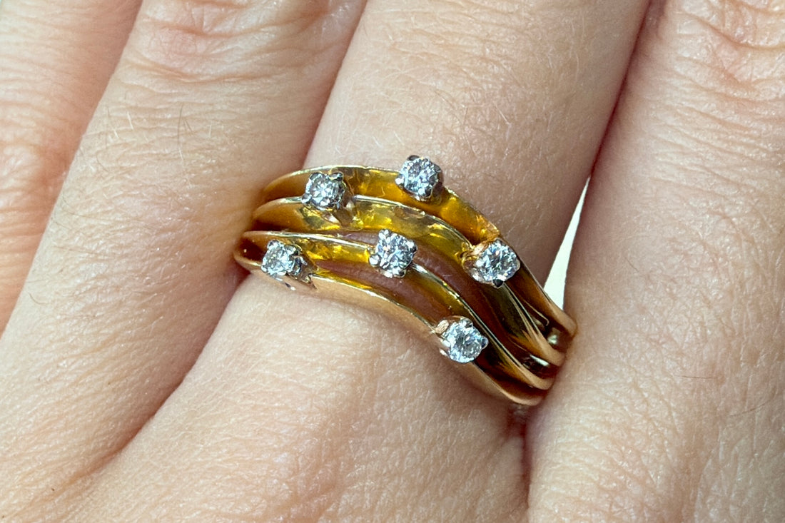 Vintage 18 carat gold ring with diamonds