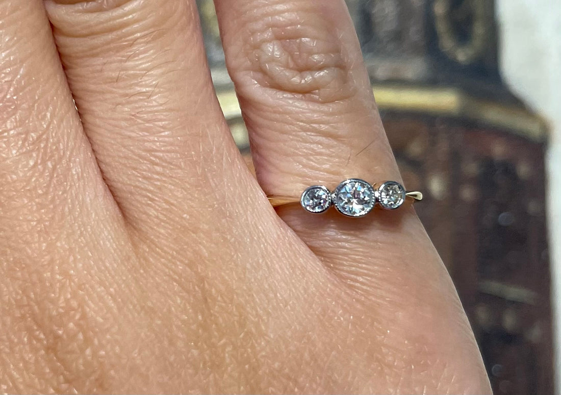 Vintage drie-steens diamanten ring