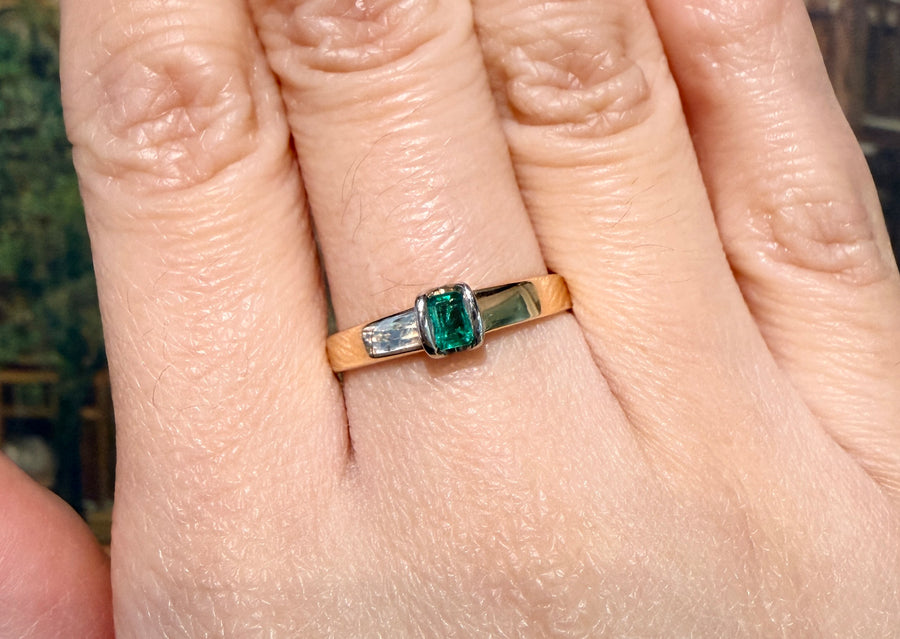 Emerald ring in 14 carat gold-Vintage Rings-The Antique Ring Shop