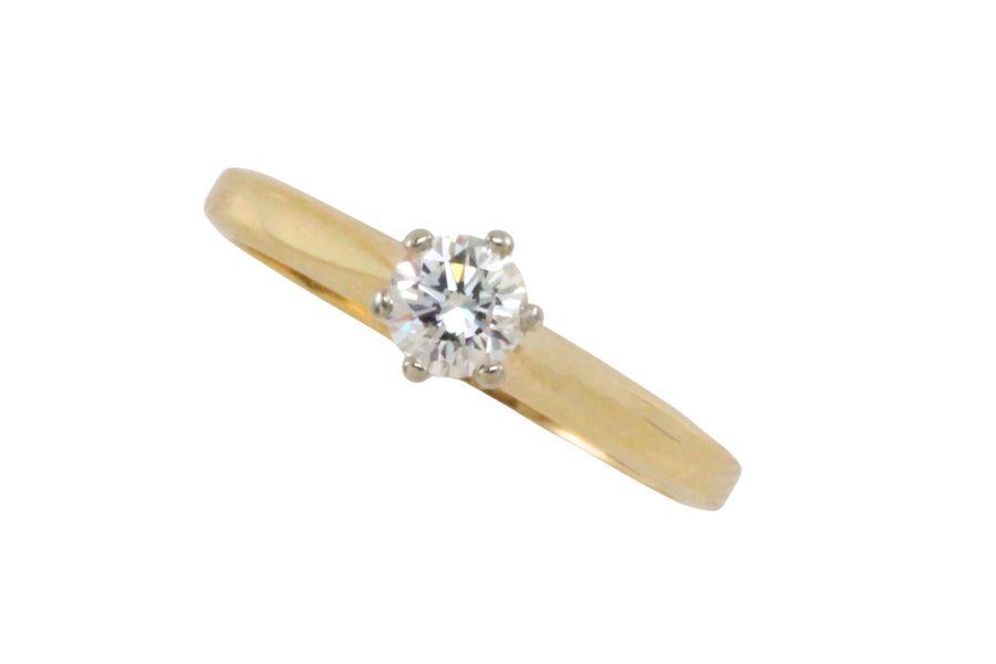 Diamond solitaire ring in 14 carat gold