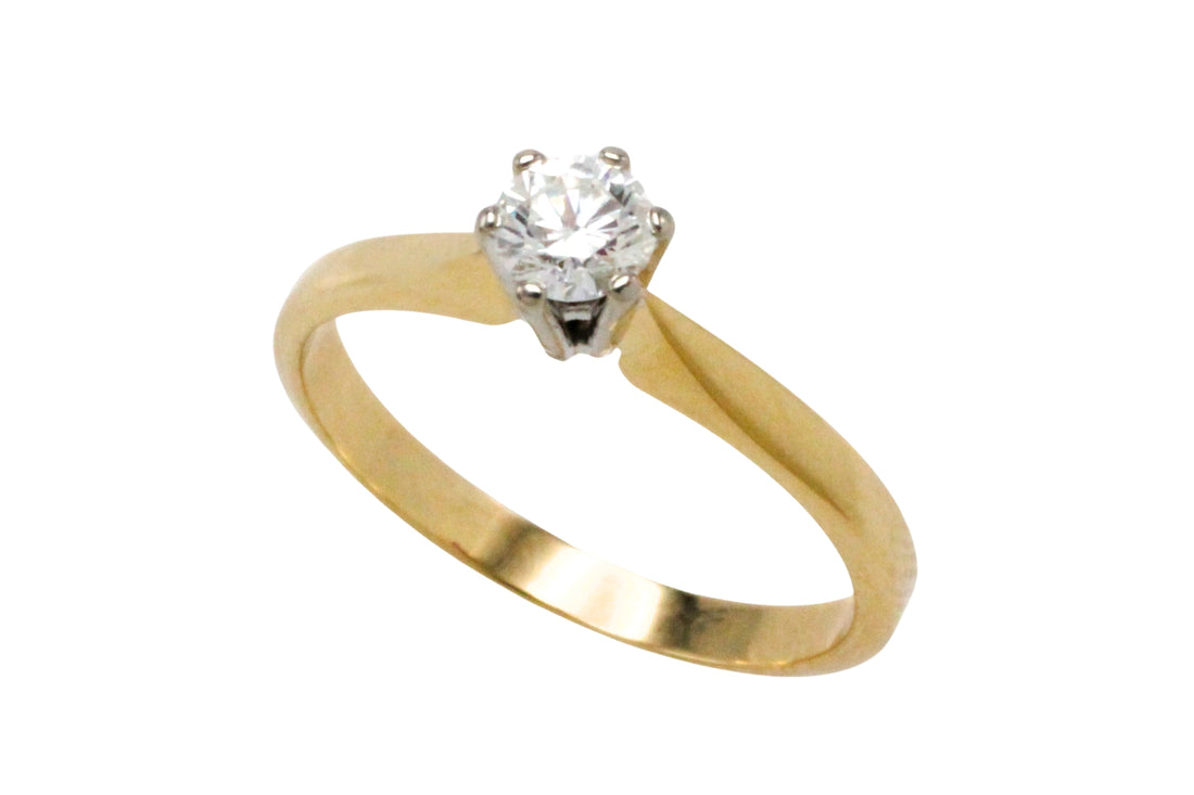 Diamond solitaire ring in 14 carat gold