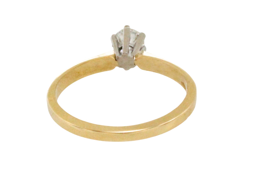 Diamond solitaire ring in 14 carat gold