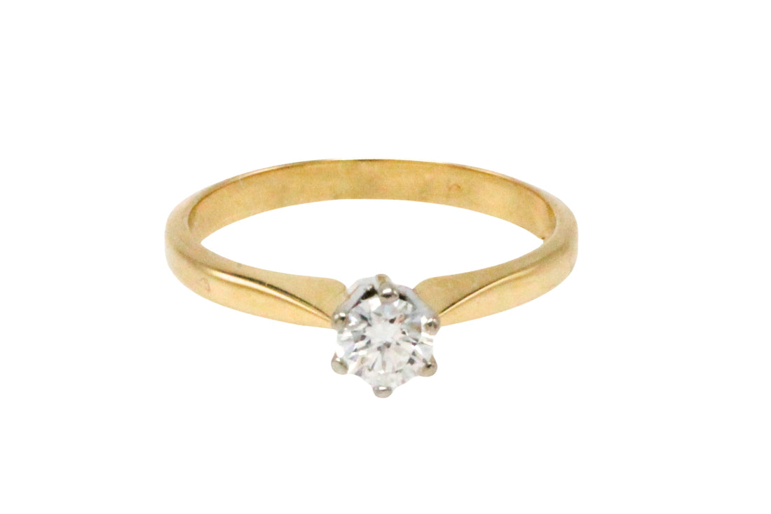 Diamond solitaire ring in 14 carat gold
