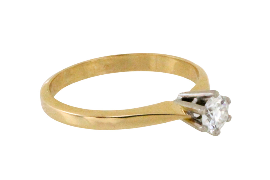 Diamond solitaire ring in 14 carat gold