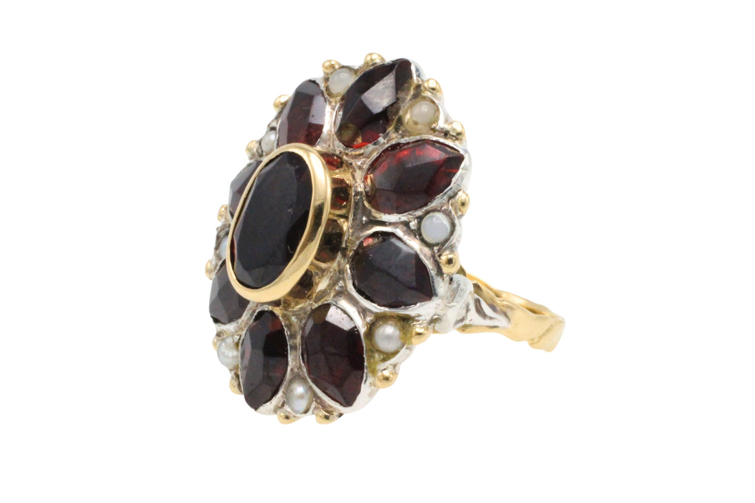 Vintage garnet and pearl ring in 14 carat gold and silver