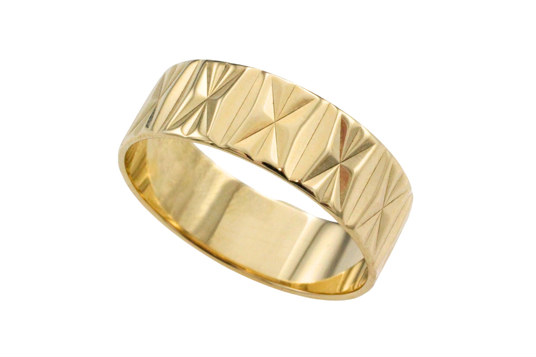 14 carat gold band with motif