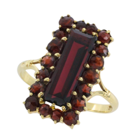 Rectangular garnet ring in 14 carat gold