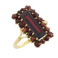 Rectangular garnet ring in 14 carat gold