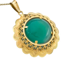 Chrysoprase pendant in 14 carat gold
