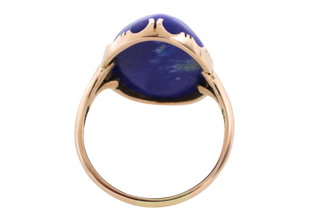 Cabochon lapiz ring in 14 carat gold