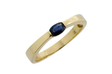 Single stone sapphire ring