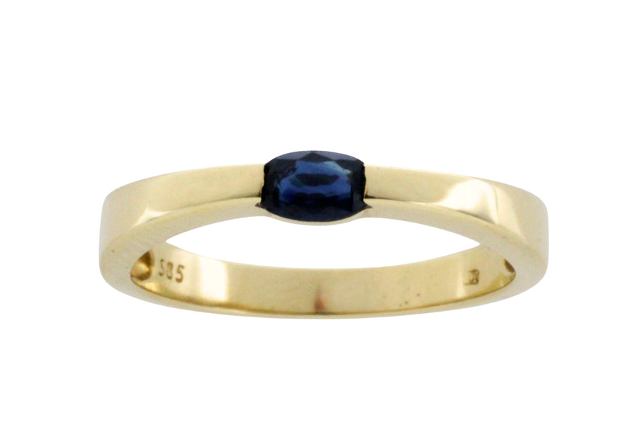 Single stone sapphire ring