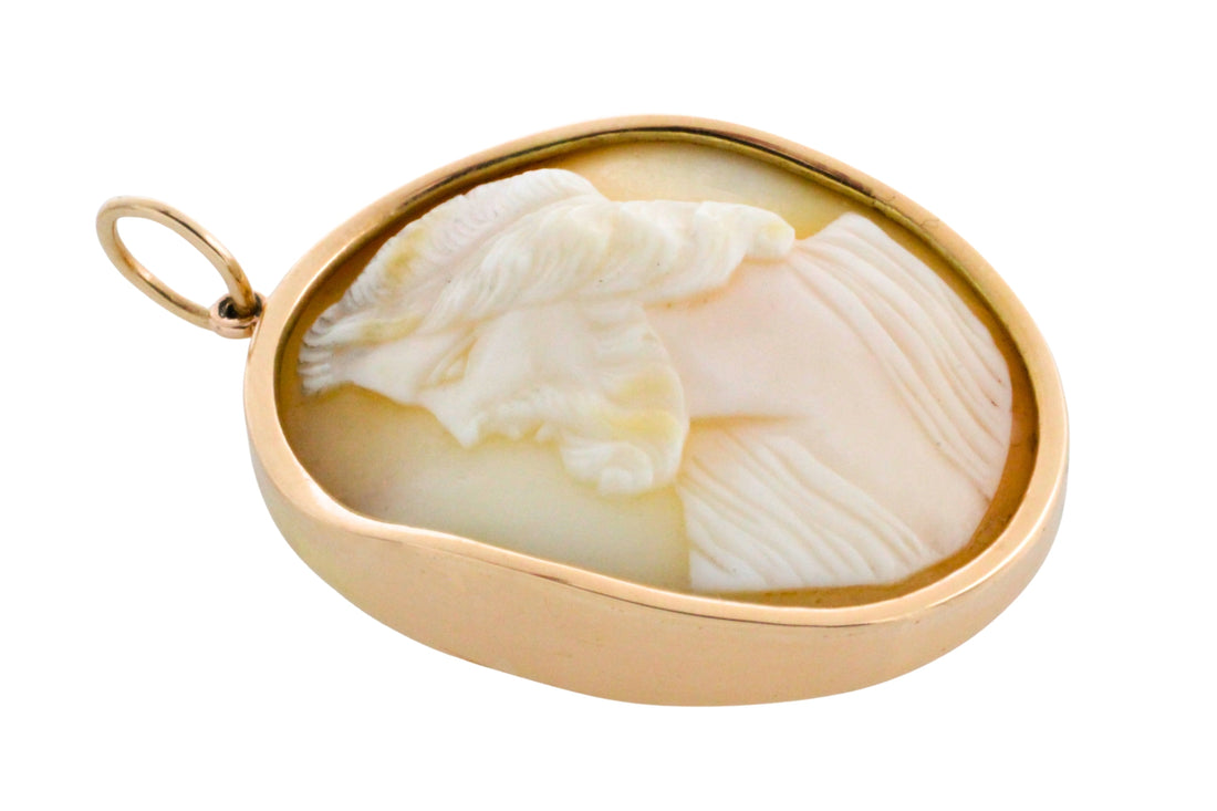 Vintage cameo pendant in 14 carat gold-Pendants-The Antique Ring Shop
