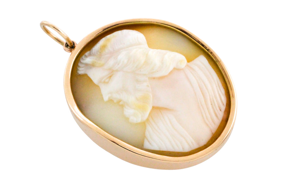 Vintage cameo pendant in 14 carat gold-Pendants-The Antique Ring Shop