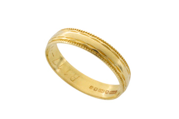 Vintage 18 carat gold band with motif