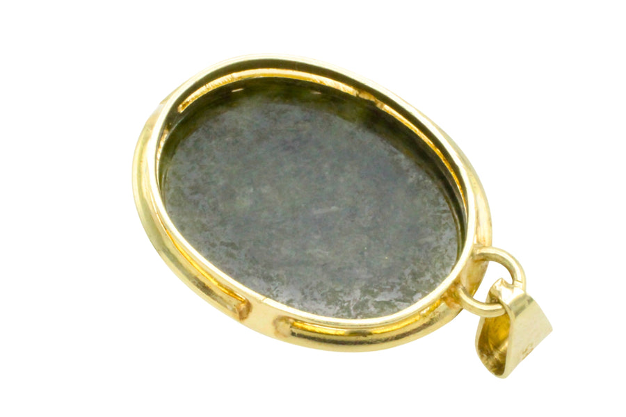 Neferite jade pendant in 14 carat gold