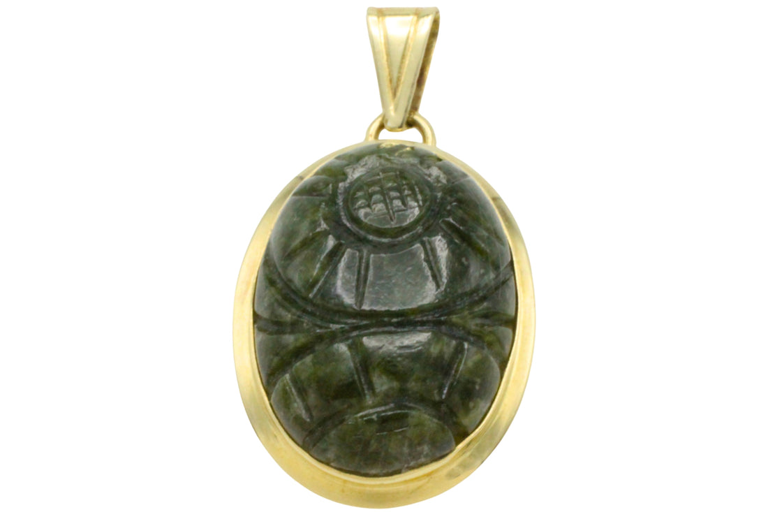 Neferite jade pendant in 14 carat gold