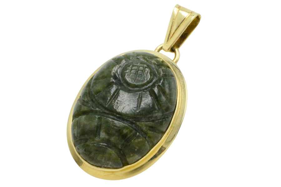 Neferite jade pendant in 14 carat gold